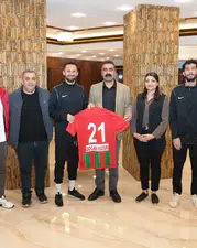 Diyarbekirspor’a kritik maç öncesi destek! Eşbaşkan Hatun teknik heyeti ağırladı