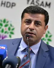 Demirtaş'tan seçim startı: Siyaset koridorlarını değil, demokrasiyi işaret etti