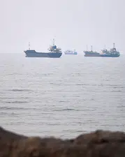 Hürmüz Boğazı'nda tansiyon zirvede: ABD'den hava harekatı, İran'dan geçişleri durdurma kararı