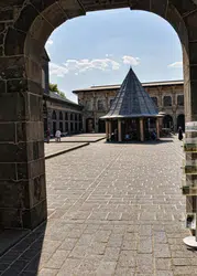 Diyarbakır Ulu Camii’nde “Nakş-ı Esma” Sergisi Açıldı