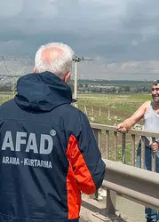 Diyarbakır’da köprüde ölümle burun buruna! Son anda vazgeçirildi