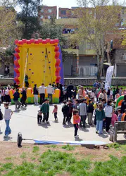 Diyarbakır’da sokaklar spor alanına dönüştü: Yüzlerce çocuk sahaya indi