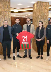 Diyarbekirspor’a kritik maç öncesi destek! Eşbaşkan Hatun teknik heyeti ağırladı