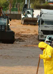 Silvan’da taşkın alarmı: DİSKİ 800 noktaya müdahale etti