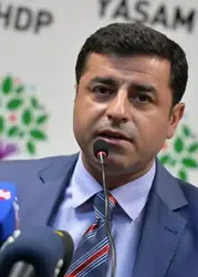 Demirtaş'tan seçim startı: Siyaset koridorlarını değil, demokrasiyi işaret etti