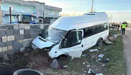 Diyarbakır’da işçi servisi duvara çarptı: 12 kişi yaralandı