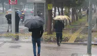 Diyarbakırlıların şemsiye mesaisi: Meteorolojiden kuvvetli sağanak ve toz taşınımı uyarısı