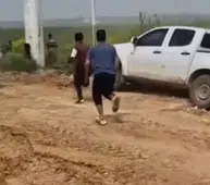 Akçakale yolunda aksiyon dolu anlar: 'Dur' ihtarına uymadılar, havaya ateş açılınca yakayı ele verdiler