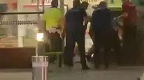İzmir Adnan Menderes Havalimanı'nda dehşet anları: Polise bıçaklı saldırıda bulunan şüpheli cezaevine gönderildi