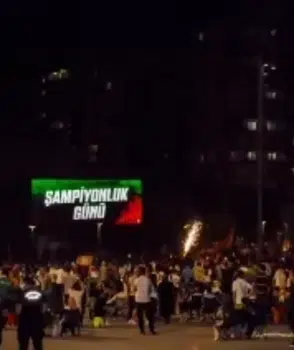 Amedspor’un Süper Lig yolculuğunda dev ekran heyecanı: Diyarbakır nefesini tuttu