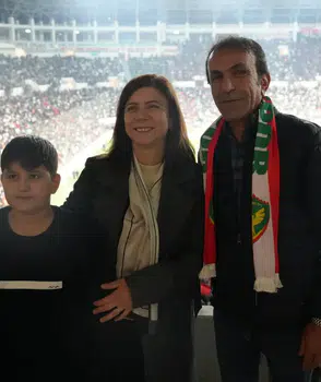 Diyarbakır’da kritik maçta tribünler doldu: Serra Bucak da takip etti