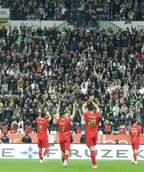 Zirvede kırılma anı: Amedspor İstanbul’da kader maçına çıkıyor