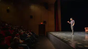 Dünya Anadil Günü’nde Kürtçe Stand-Up gösterisi Diyarbakır’da yoğun ilgi gördü