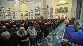 Diyarbakır'da Ramazan Bayramı Namazı Kılındı: Camiler Sabahın İlk Saatlerinde Doldu