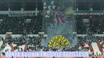 Amedspor maçında 8 Mart koreografisi: “Dünya kadının emeğiyle güzelleşir”