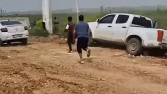 Akçakale yolunda aksiyon dolu anlar: 'Dur' ihtarına uymadılar, havaya ateş açılınca yakayı ele verdiler