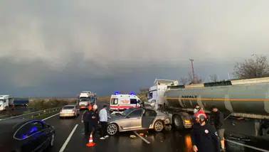 Zincirleme kazada facia! 5 yaşındaki çocuk hayatını kaybetti