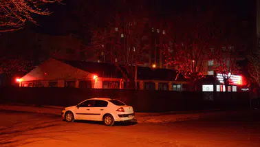 Diyarbakır’da “Otizm İçin Kırmızıyı Seç” mesajı: Kent kırmızıya büründü