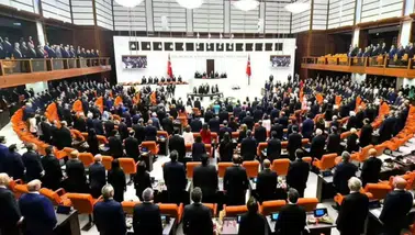 Meclis’te yeni dönem: Doğum izni süresi uzatıldı, sosyal medya ve oyun platformlarına sıkı denetim geliyor