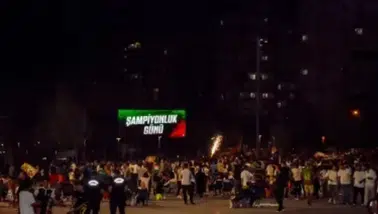 Amedspor’un Süper Lig yolculuğunda dev ekran heyecanı: Diyarbakır nefesini tuttu