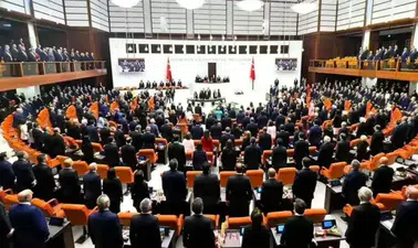 Meclis’te yeni dönem: Doğum izni süresi uzatıldı, sosyal medya ve oyun platformlarına sıkı denetim geliyor