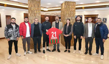 Diyarbekirspor’a kritik maç öncesi destek! Eşbaşkan Hatun teknik heyeti ağırladı