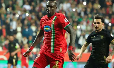 Diagne sözünü tuttu: 26 gole ulaştı, takımına telefon dağıttı