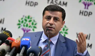 Demirtaş'tan seçim startı: Siyaset koridorlarını değil, demokrasiyi işaret etti