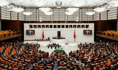 Meclis’te Emekli Maaşı Mesaisi: Muhalefetten "Sefalet" Tepkisi, İktidardan "Ekonomik Koşul" Savunması