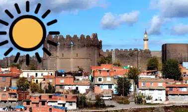 Diyarbakır'da kavurucu sıcaklar zirve yaptı: Termometreler 44 dereceyi gösterdi