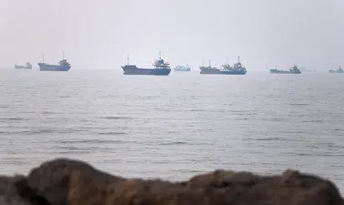 Hürmüz Boğazı'nda tansiyon zirvede: ABD'den hava harekatı, İran'dan geçişleri durdurma kararı