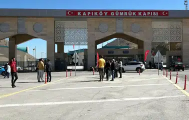 Kapıköy Sınır Kapısı’nda yoğunluk: İran’dan gelenler Tahran’daki durumu anlattı