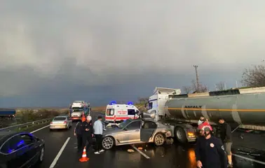 Zincirleme kazada facia! 5 yaşındaki çocuk hayatını kaybetti