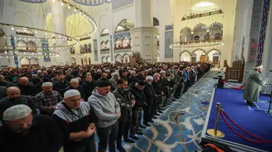 Diyarbakır'da Ramazan Bayramı Namazı Kılındı: Camiler Sabahın İlk Saatlerinde Doldu