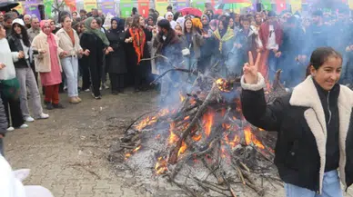 Diyarbakır’da Newroz ateşi ilçelerde yakıldı
