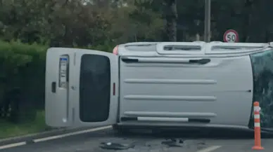 Dicle Üniversitesi’nde korkutan kaza! Araç takla attı: 3 yaralı