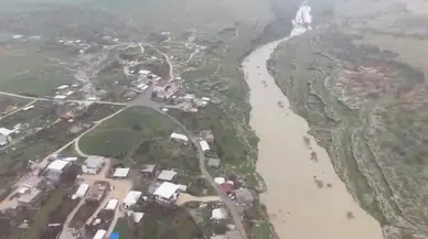 Diyarbakır’da dere taştı! Yol kapandı, tarlalar sular altında