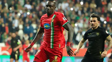 Diagne sözünü tuttu: 26 gole ulaştı, takımına telefon dağıttı