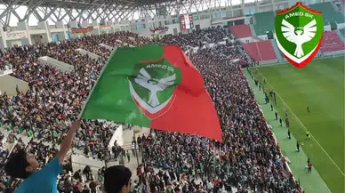 Amedspor taraftarları Bursa'da güç birliğine gitti: Barikat ve Mor Barikat sahneye çıktı