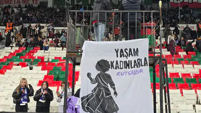 Yağmur dinlemediler: Kadın taraftarlar Diyarbakır Stadyumu’na akın etti