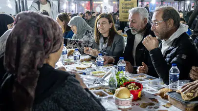 Diyarbakır’da 6 bin 500 kişilik iftar: Dağkapı Meydanı’nda yoğunluk