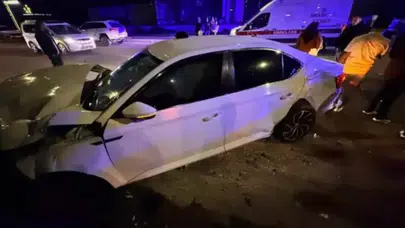 Diyarbakır’da kavşakta feci kaza! 3 kişi yaralandı
