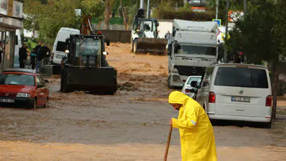 Silvan’da taşkın alarmı: DİSKİ 800 noktaya müdahale etti