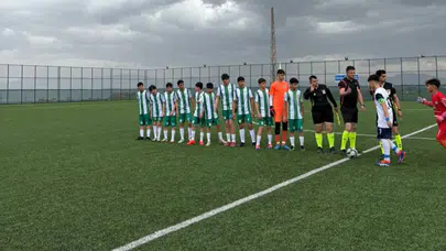 Diyarbakır ekibinden Malatya’da isyan! Gençler ligi maçında saha karıştı