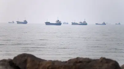 Hürmüz Boğazı'nda tansiyon zirvede: ABD'den hava harekatı, İran'dan geçişleri durdurma kararı