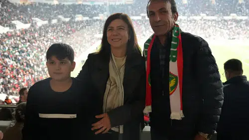Diyarbakır’da kritik maçta tribünler doldu: Serra Bucak da takip etti