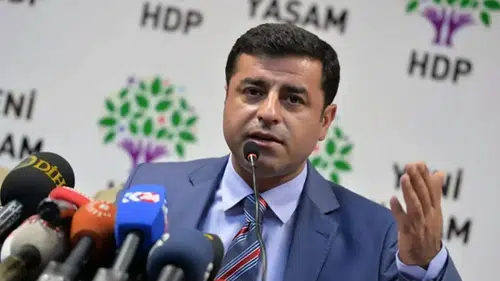 Demirtaş'tan seçim startı: Siyaset koridorlarını değil, demokrasiyi işaret etti