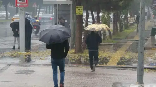 Diyarbakır’da hava alarmı: Sağanak yağış geliyor, toz taşınımı nefesleri kesecek