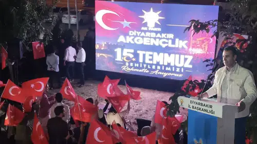 Diyarbakır'da 15 Temmuz nöbeti: Hemşehrileri Erkan Petekkaya'nın başrolündeki filmle o geceyi andılar