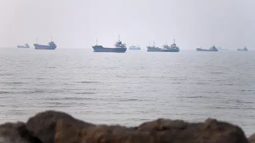 Hürmüz Boğazı'nda tansiyon zirvede: ABD'den hava harekatı, İran'dan geçişleri durdurma kararı